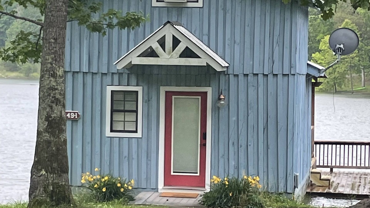 Rising Fawn Cabin | Waterfront Tiny Fishing Cabin -30 minutes from Chattanooga