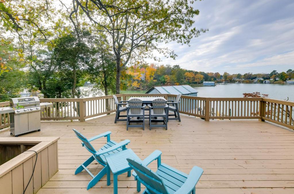 Topping House | Waterfront Topping Vacation Home with Boat Dock!