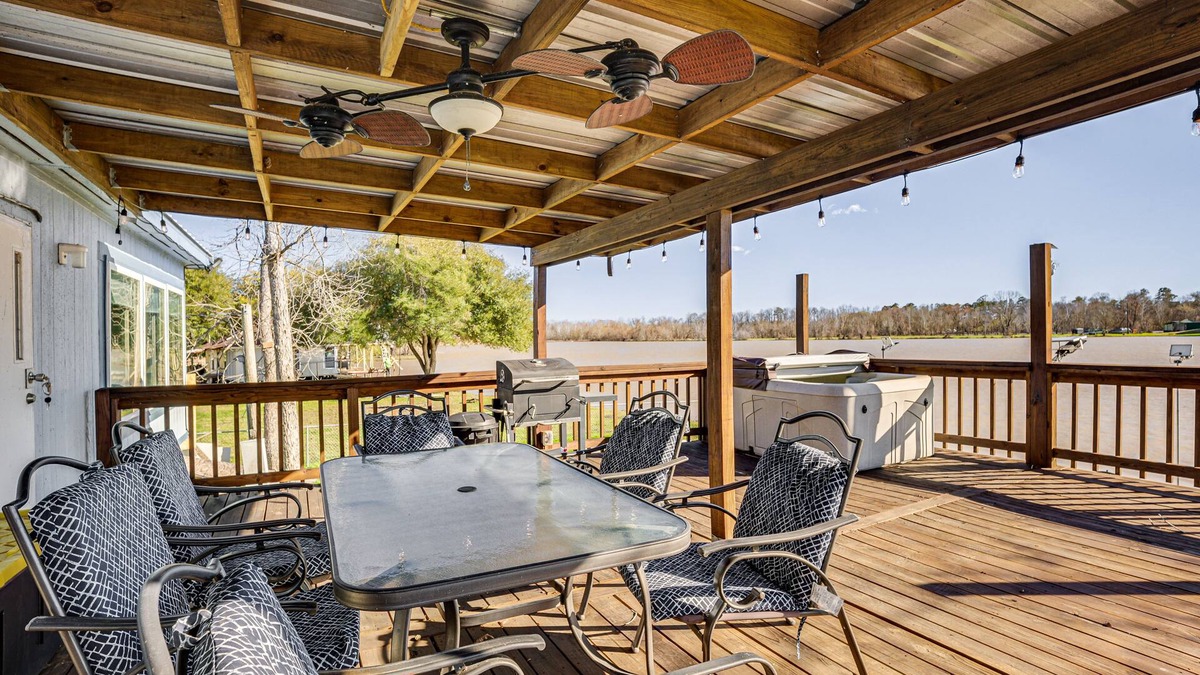 Trinity Cabin | Waterfront Trinity Vacation Rental w/Hot Tub!