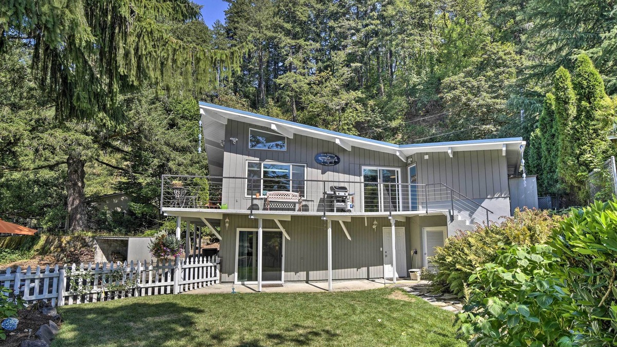 Troutdale House | Waterfront Troutdale Hideaway: Sandy River Fishing