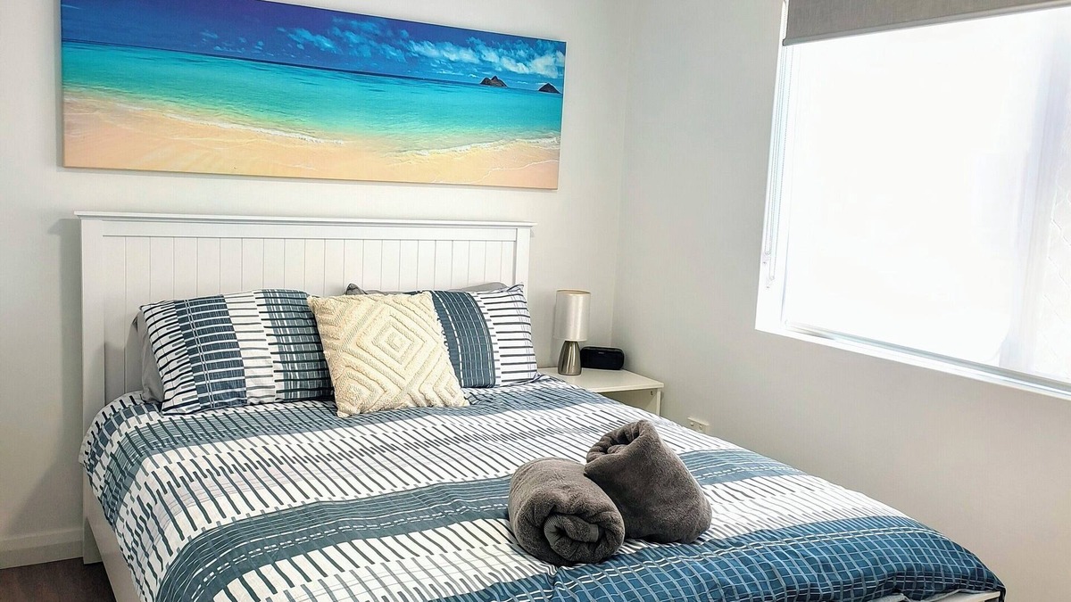 The Entrance Apartment | Waterfront Unit - Jewel Court Unit 5 - on Marine Parade