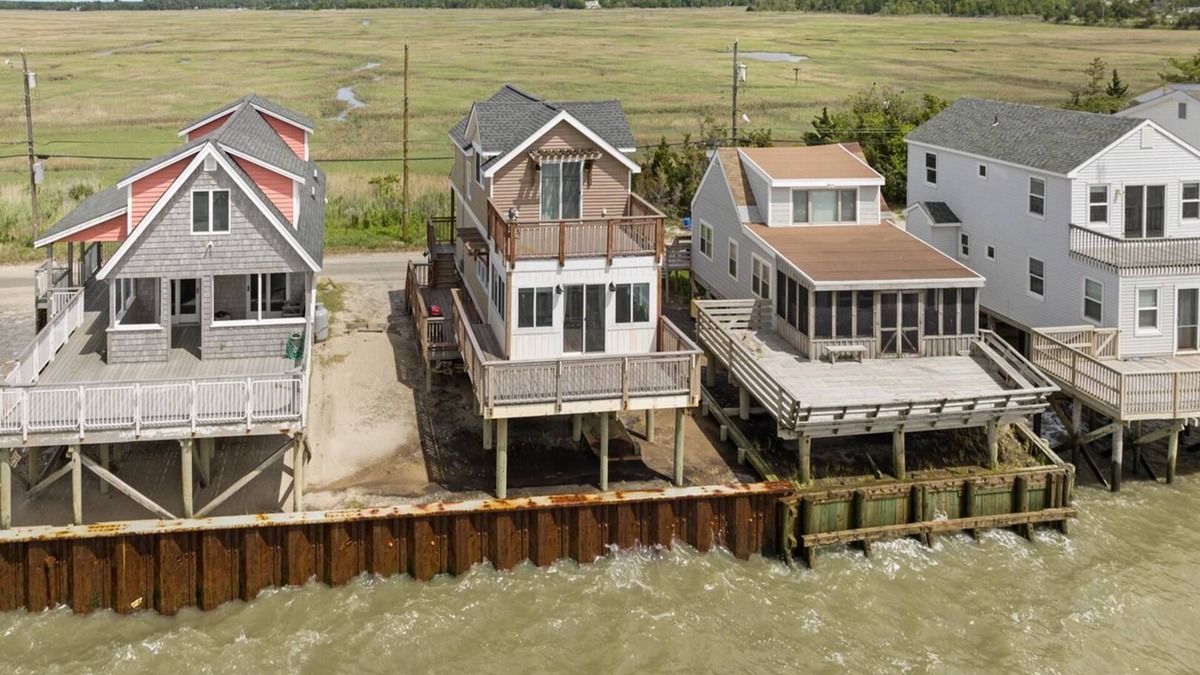Cape May House | WATERFRONT 2 bedroom 1.5 bath Pet Friendly Cottage sleeps 6