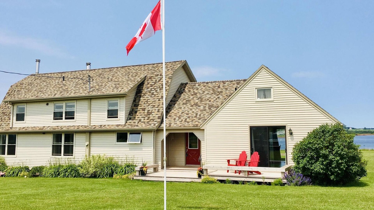 New London House | Waterfront Vacation Home - close to Cavendish, golf, beach.