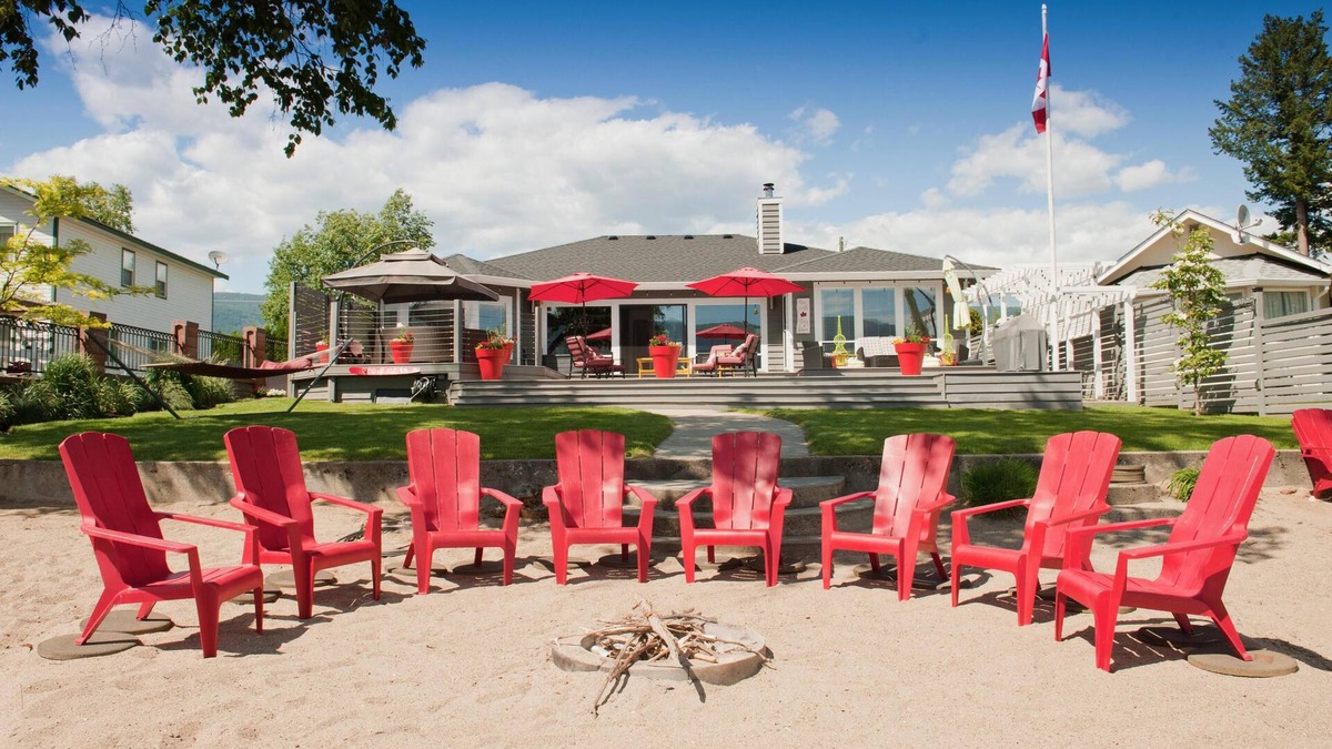 Scotch Creek House | Waterfront Vacation- FULL house with Dock and Buoy