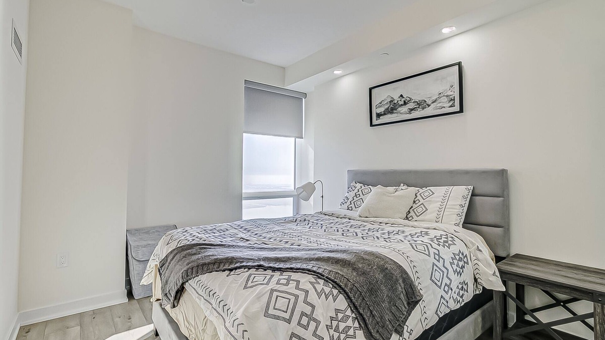 St. Lawrence Condo | Waterfront View 1BR & WFH in Luxury Building High Floor with Breathtaking Views