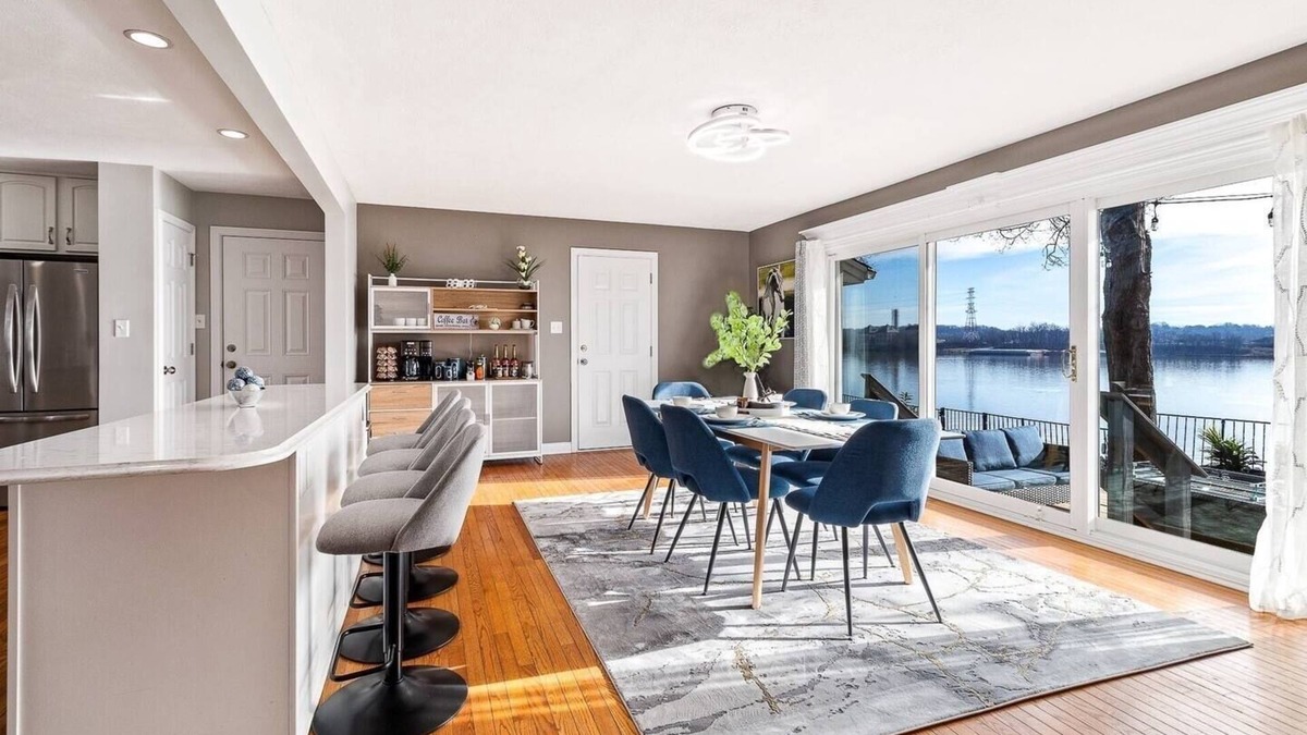 Jeffersonville House | Waterfront|Views|Newspaper featured|Theater|Hot Tub|Pets|Sauna|Luxe Amenities