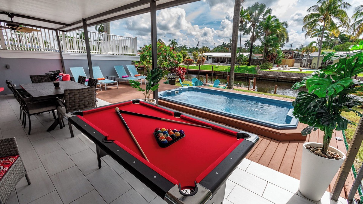 Lauderdale Isles House | Waterfront Villa/min 2 Beach/Hottub/Kayak/FirePit/Fishing