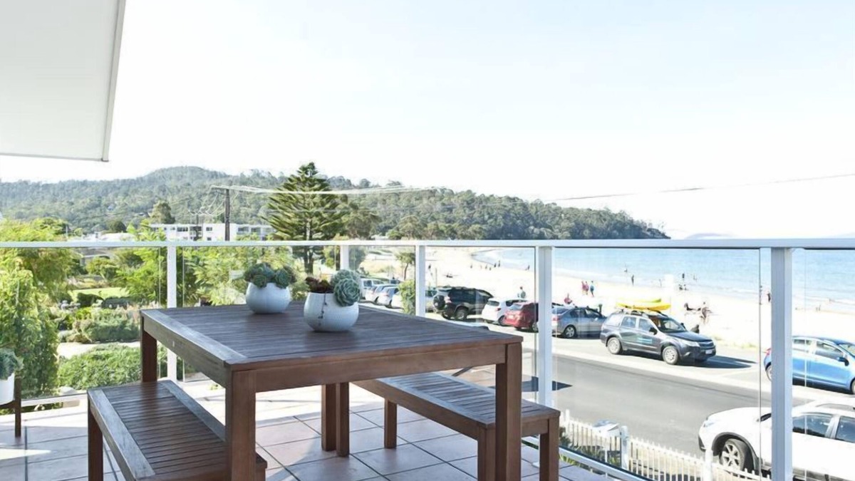 Kingston Beach Villa | Waterfront Villa On The Beach