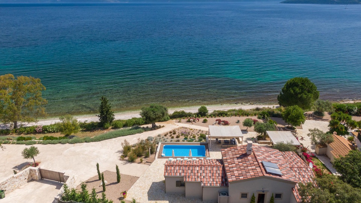 Karavomylos Villa | Waterfront Villa Frydi