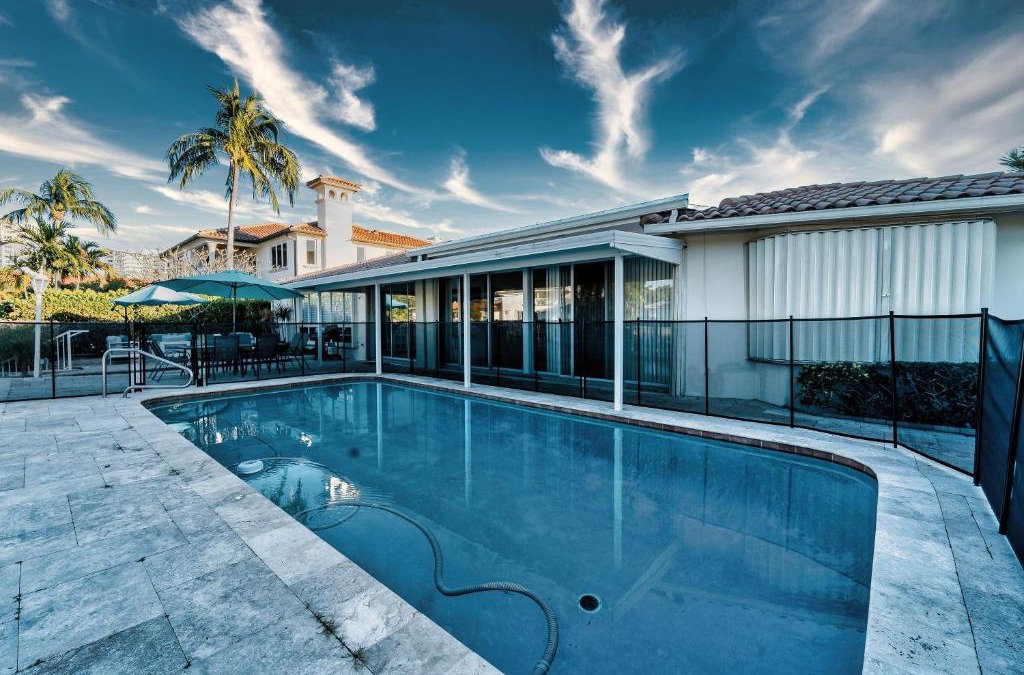 Bermuda Riviera House | Waterfront Villa Heated Pool Spa Walk To Beach
