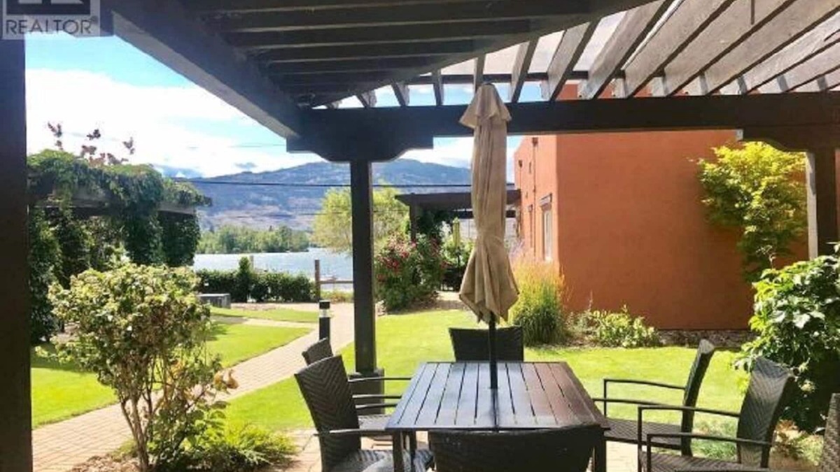 Okanagan-Similkameen Villa | Waterfront Villa on Lake Osoyoos Great for families and Snowbirds!