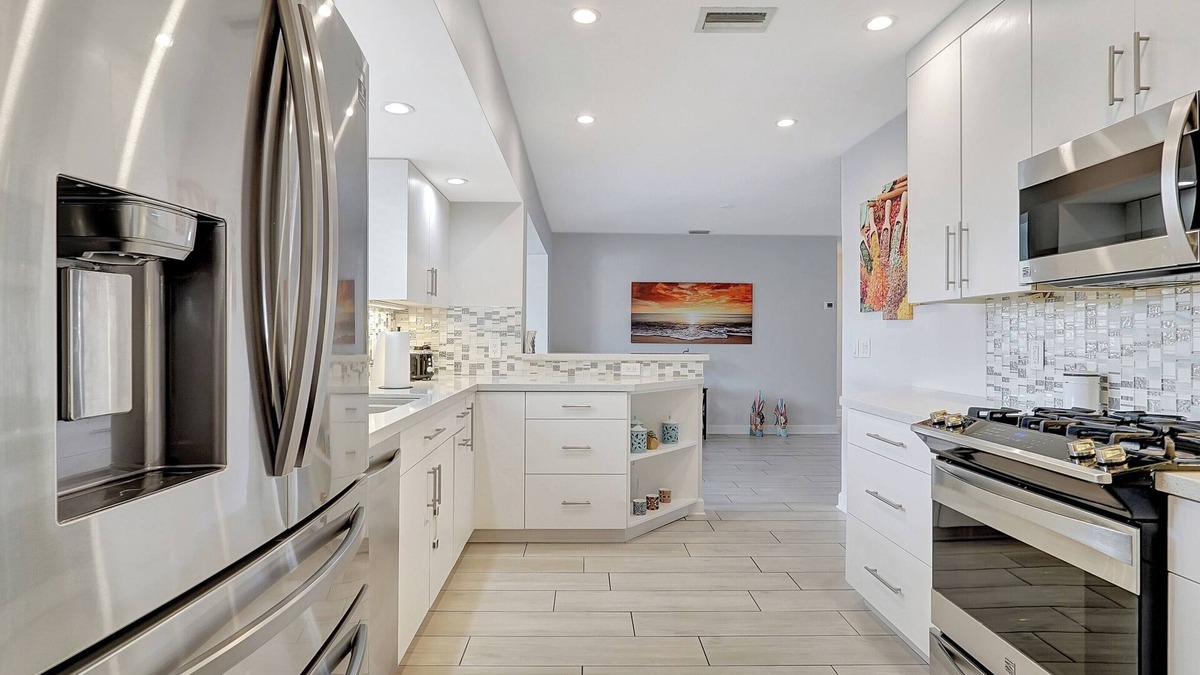 Pompano Isles House | Waterfront Villa – Gorgeous 4 BDR w/Private Pool and Dock, Close to Beach!