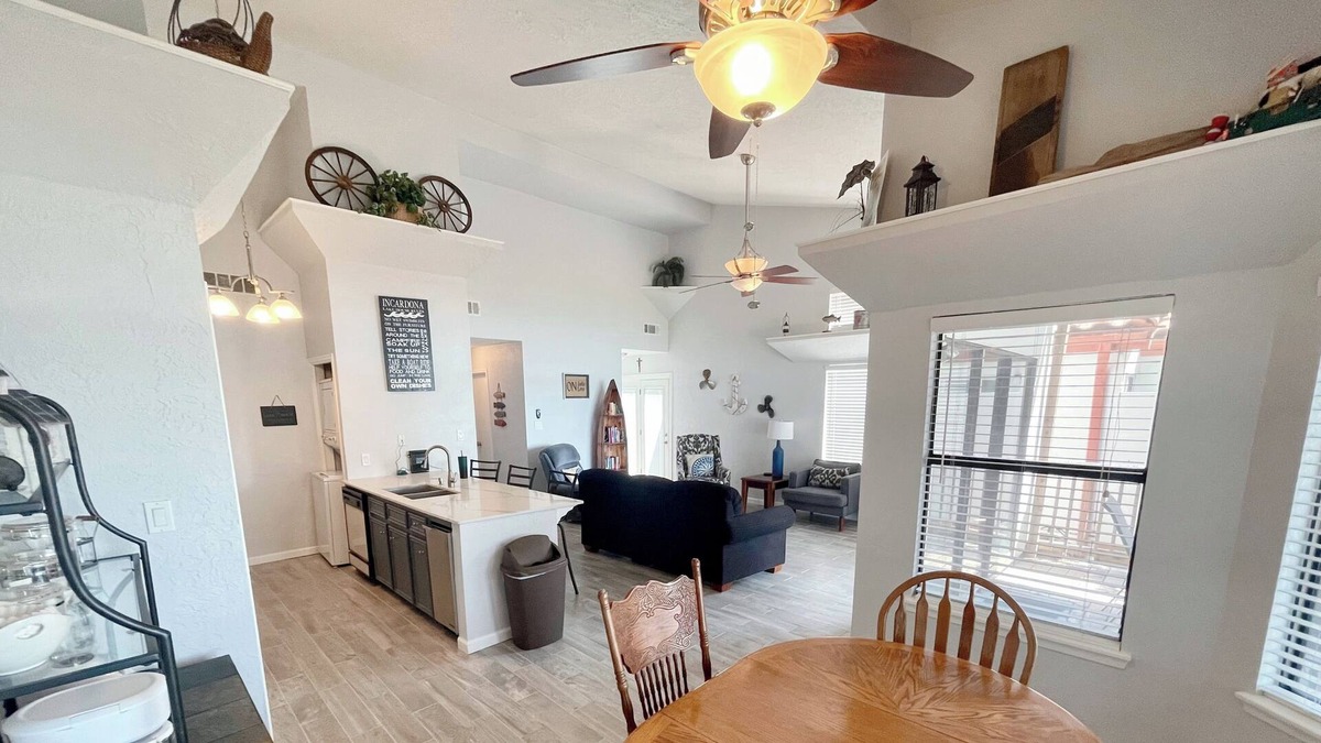 Oakhurst Villa | Waterfront Villa w/ Gorgeous Sunrise & Sunset views