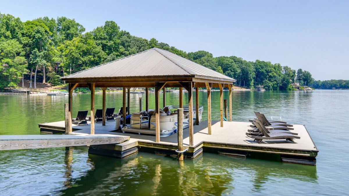 Sherrills Ford House | Waterfront w/Dock | Boat | Kayaks | Gym | Pets OK