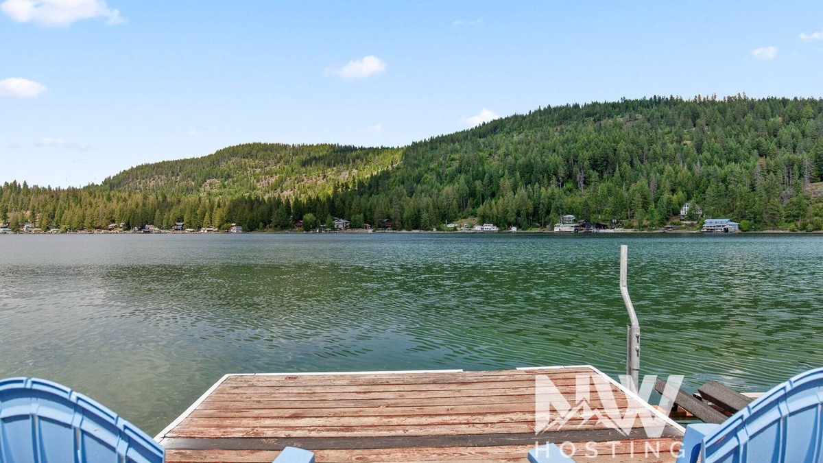 Sagle Cabin | Waterfront w/Swim Dock, Views, Kayaks & Paddleboards!