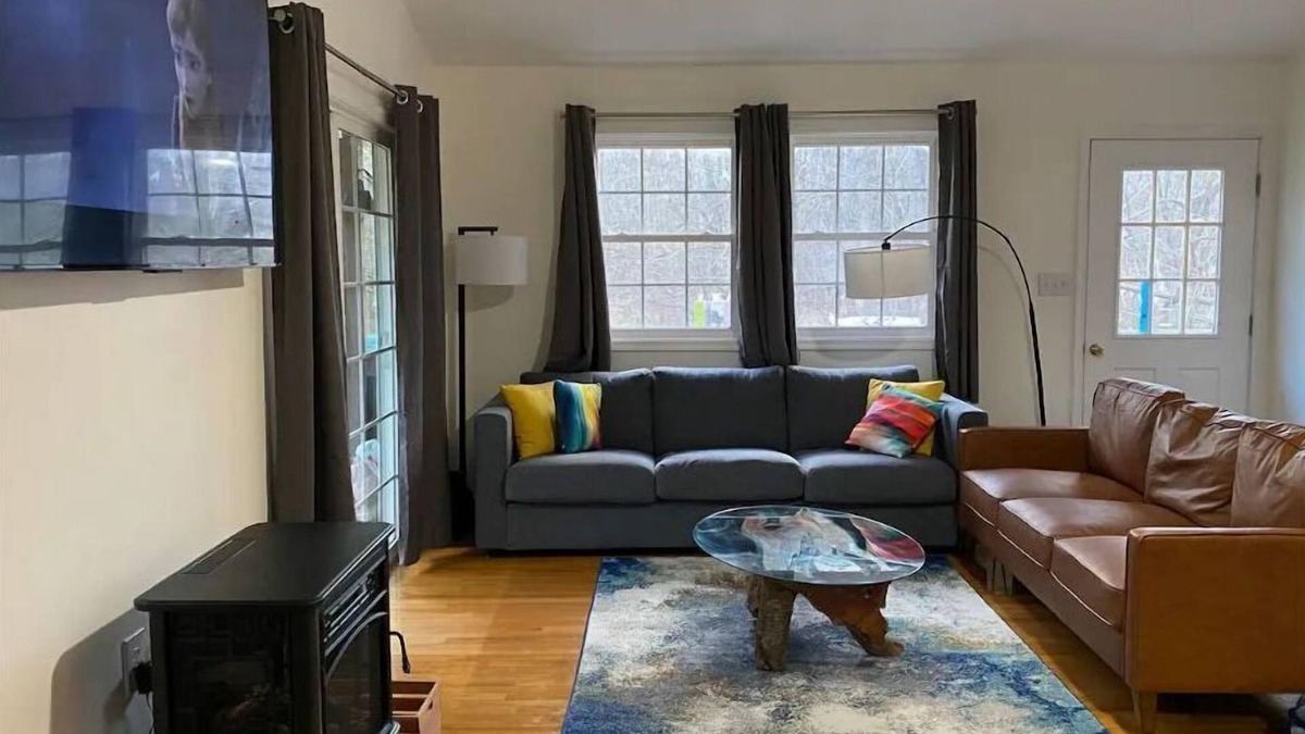 Luray House | Waterfront, Walk to River, Fast Wifi, Fireplace
