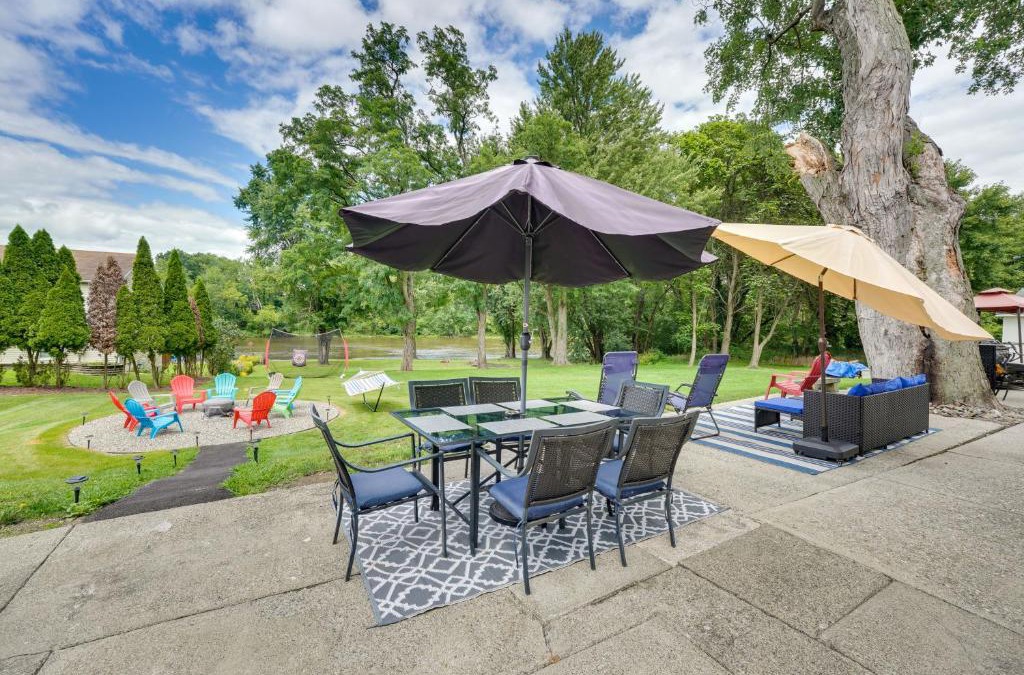 Wallkill House | Waterfront Wallkill Duplex Home with Fire Pits!