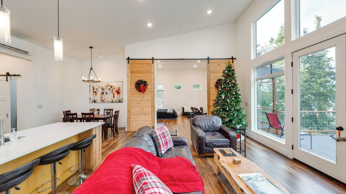 Adelma Beach House | Waterfront Whidbey Island Hideaway w/Beach Access