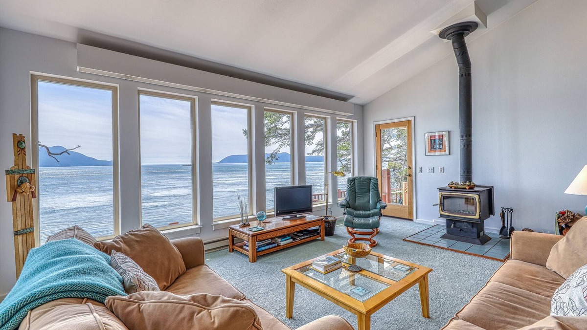 Olga House | Waterfront with a private deck