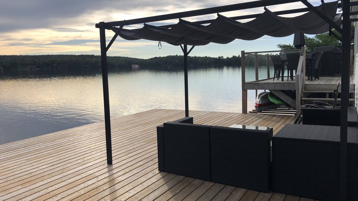Austin Ski Chalet | Waterfront with amazing terrasse on Orford lake with inground salt spa and sauna