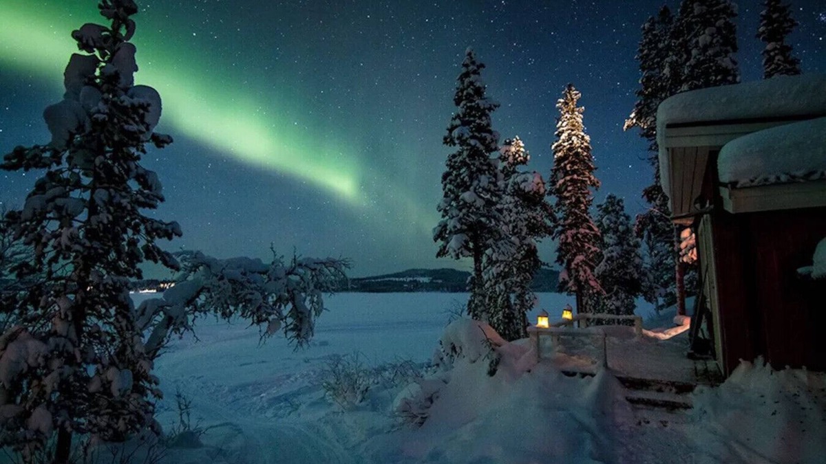 Kurravaara House | Waterfront with fantastic views and the midnight sun on the horizon