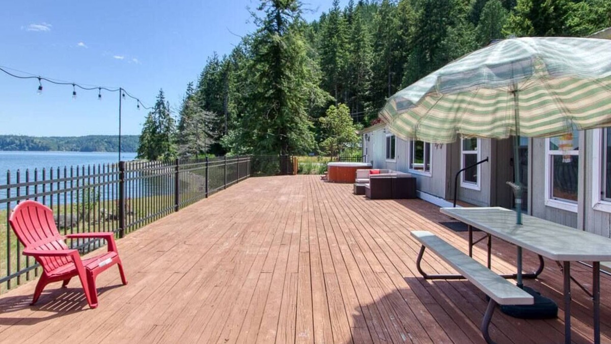 Lilliwaup House | Waterfront with Hot tub, Fire-pit, Kayak