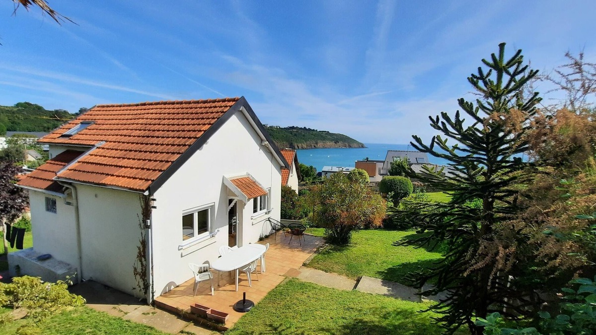 Plerin House | Waterfront with sea view!