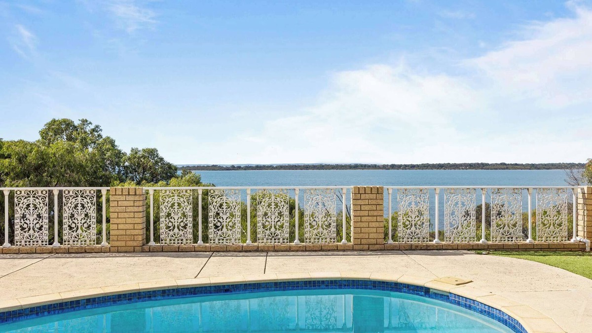 Dawesville House | Waterfront Wonder in Dawesville