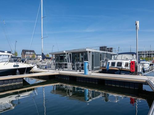 Kamperland Boat Rental | Waterlodge in Kamperland by Veerse Meer
