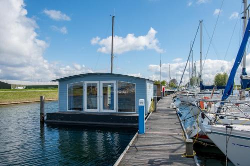 Wilhelminadorp Boat Rental | Waterlodge