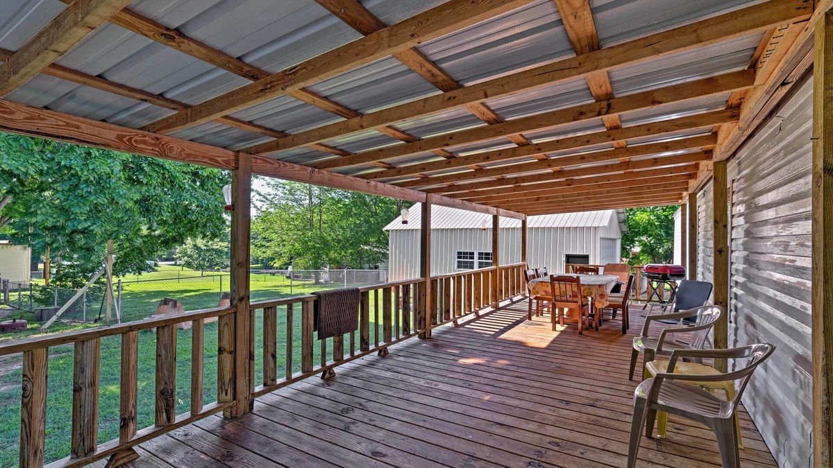 Waterloo House | Waterloo Home with Fire Pit - 1/2 Mi to Boat Ramp!