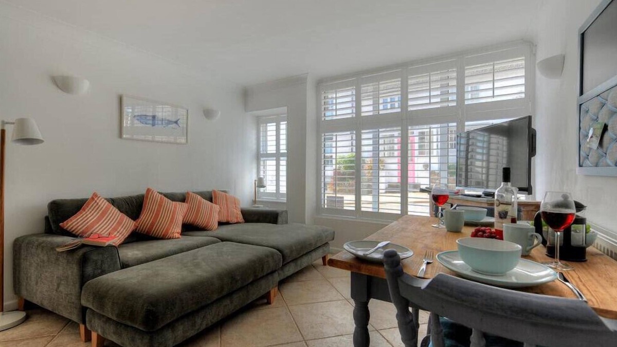 Charmouth Cottage | WATERLOO PLACE, pet friendly, country holiday cottage in Charmouth