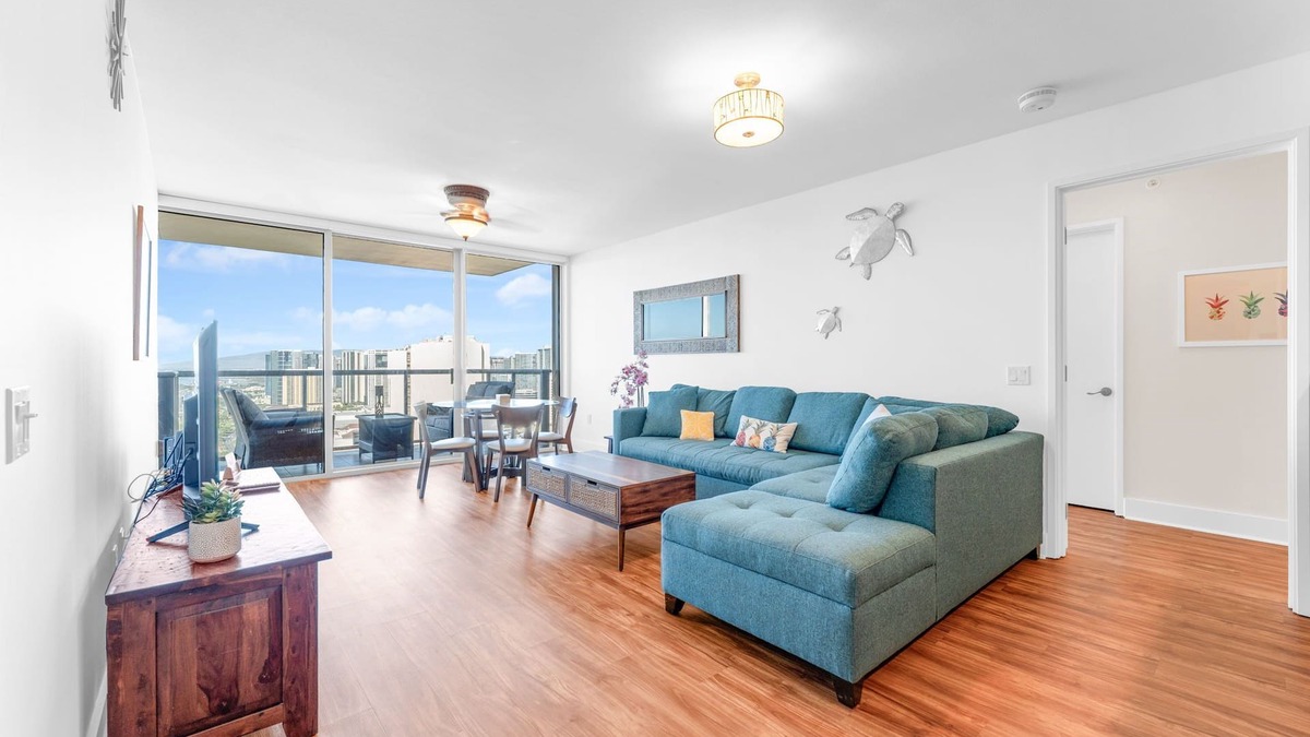 McCully - Moiliili Condo | Watermark - Luxury 2BD/2BA/2PA on 36th floor with an Ocean View!