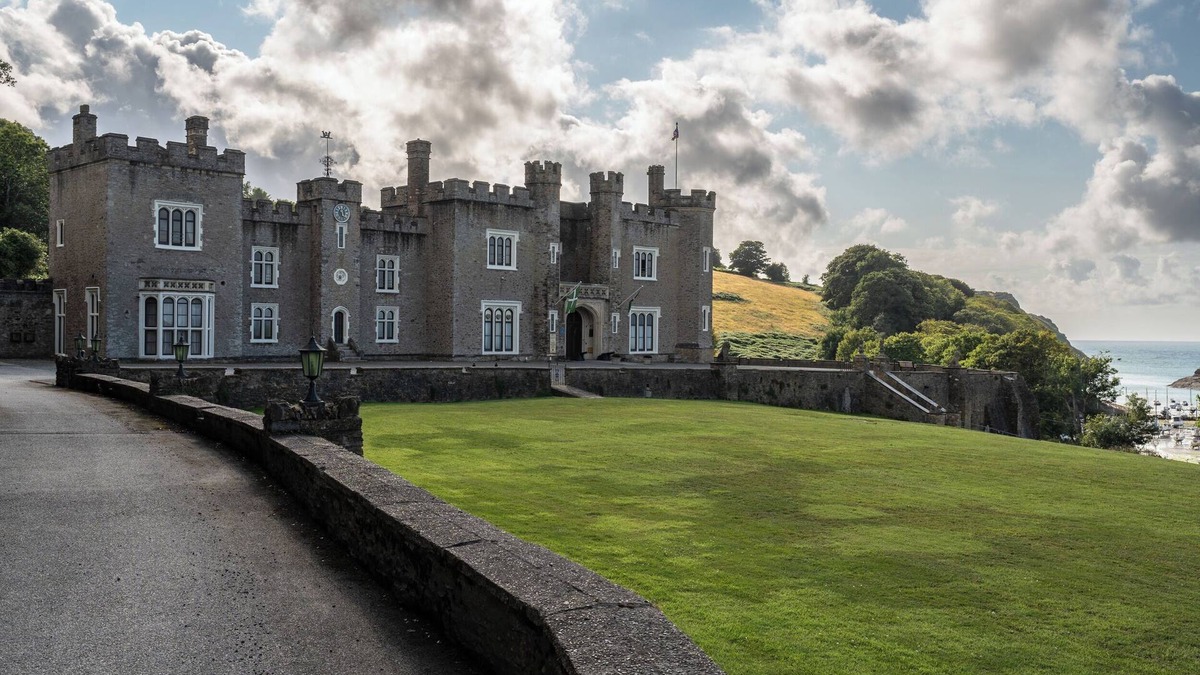 Watermouth Cottage | WATERMOUTH CASTLE, CLOCK TOWER APARTMENT, with pool in Ilfracombe