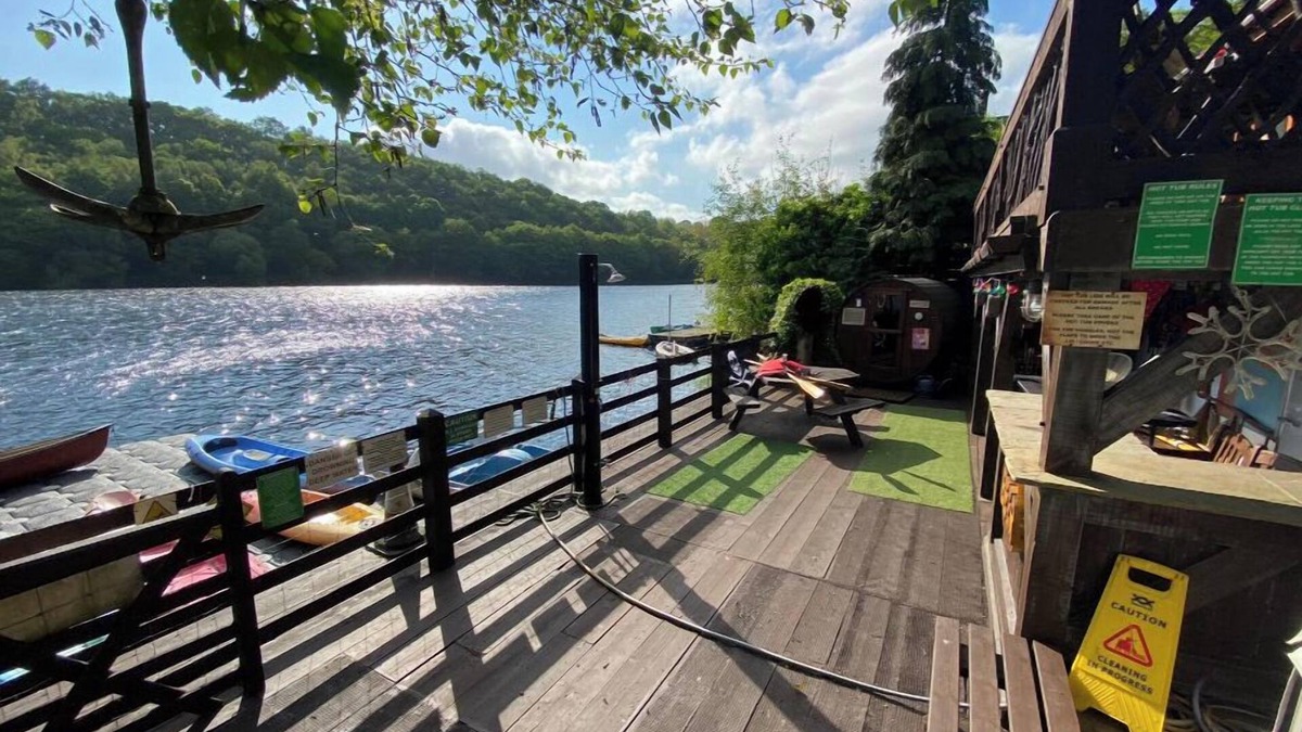 Horton Cabin | Waters edge boathouse Rudyard lake short breaks kayaks fishing hottub n