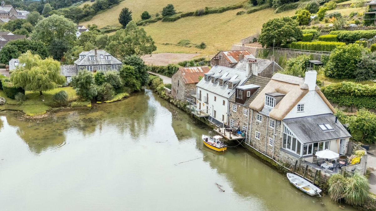 Tuckenhay Cottage | Waters Edge, Exclusive Village Location