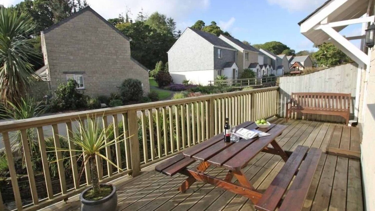 Falmouth Cottage | WATERS EDGE, family friendly, with a garden in Falmouth