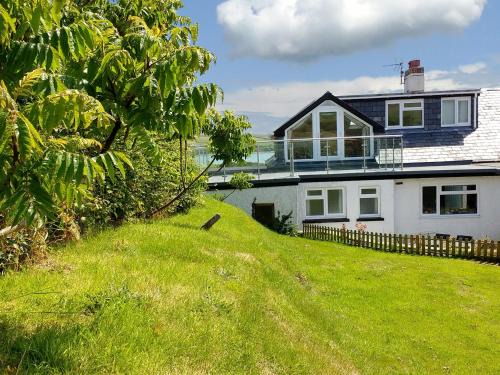 St Brides House | Waters Edge