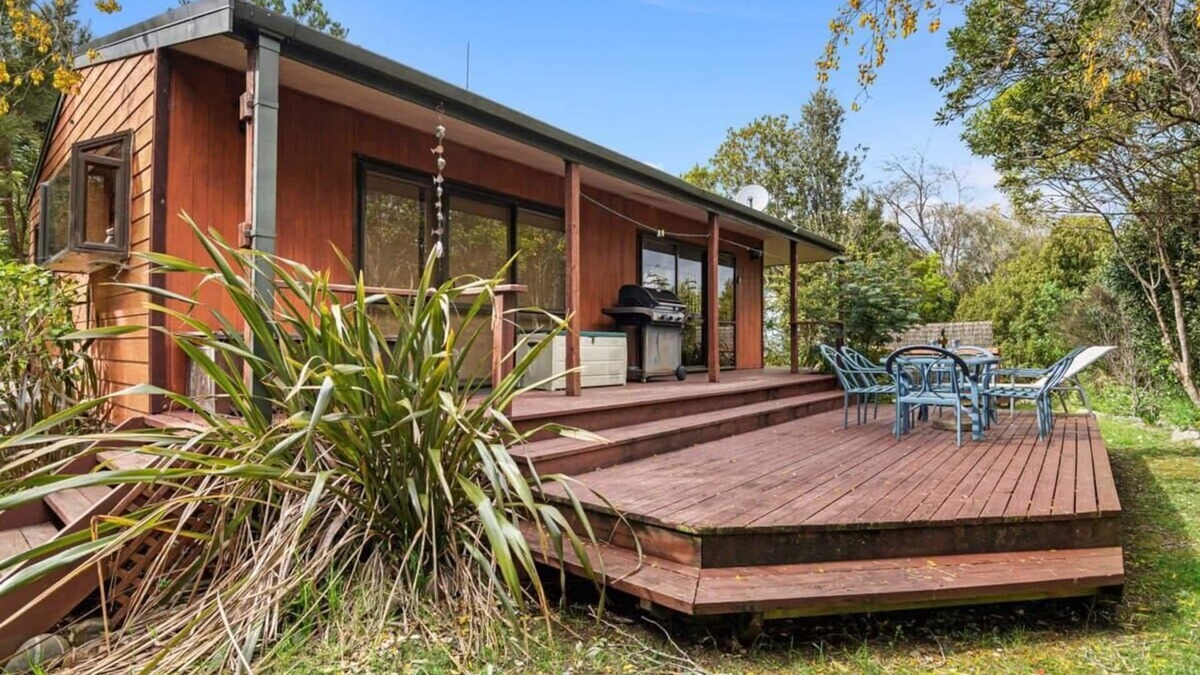 Collingwood House | Waters Edge Golden Bay