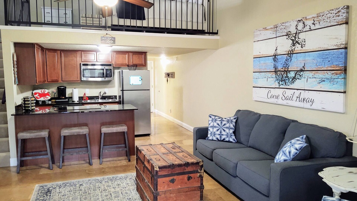 Mid America Condo | Water’s Edge Hideaway