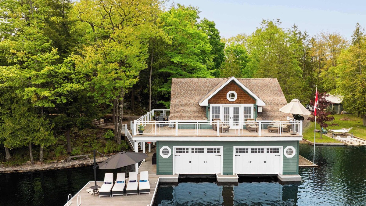 Minett House | Waters Edge Lake Joe