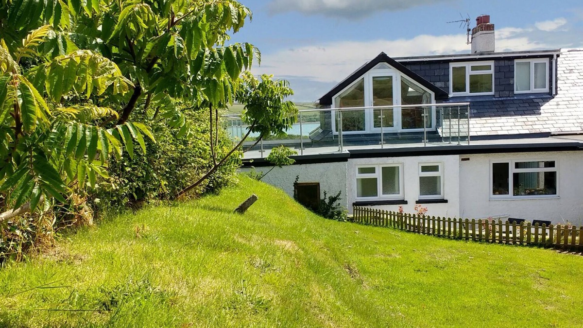 St Brides Cottage | WATERS EDGE, pet friendly, country holiday cottage in Dale
