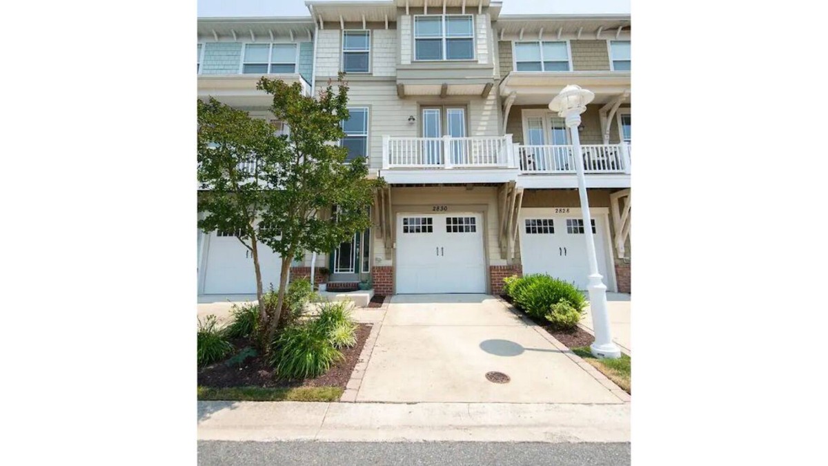 Cambridge House | Waterside 4-Bedroom Chesapeake Styled Townhome