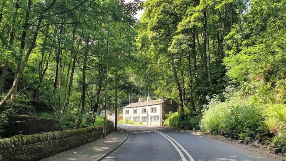 Todmorden House | Waterside Cottage!