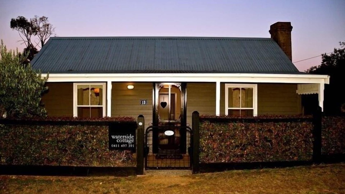 Daylesford House | Waterside Cottage - Perfect Lakeside Location