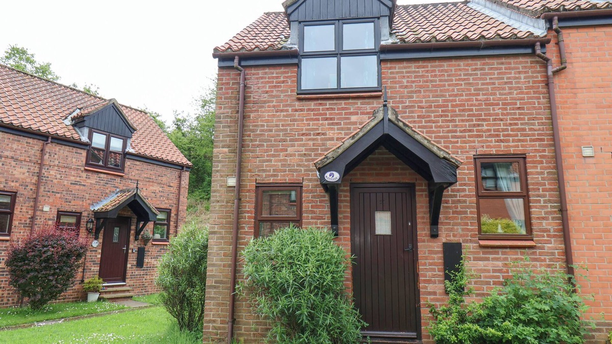 Whitby Cottage | WATERSIDE COTTAGE, pet friendly, with a garden in Whitby