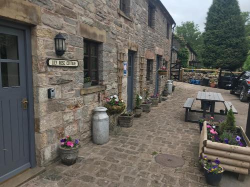 Cauldon Low House | Waterside Cottages