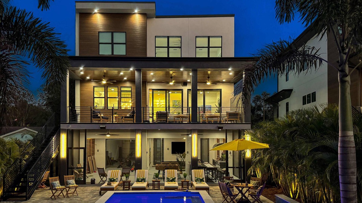 South Seminole Heights House | Waterside Gardens: Featured on TV Show "StayCation"