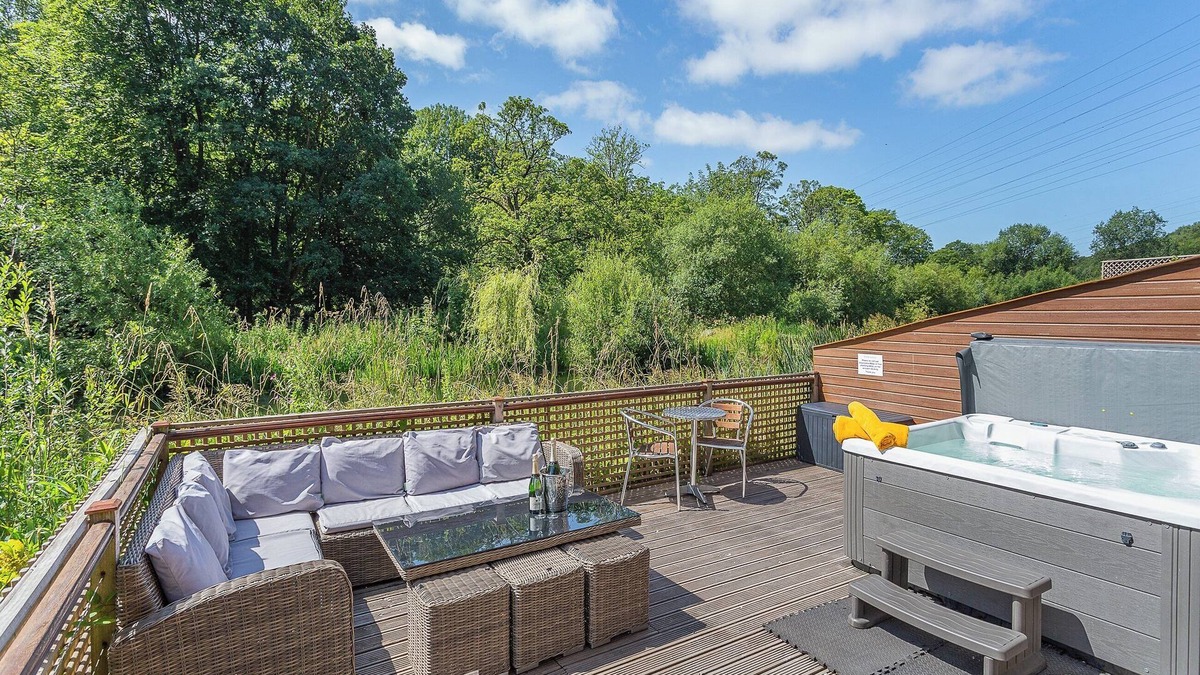 Rastrick Cottage | Waterside Lodge Thirteen - UK11853