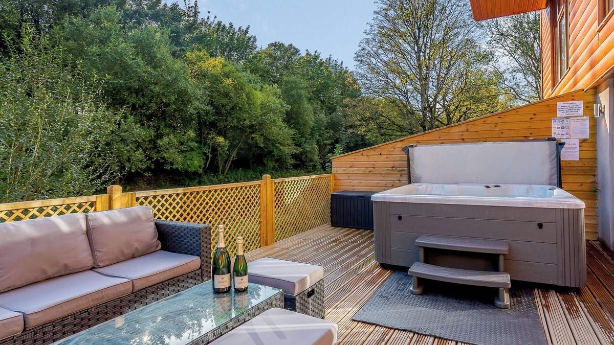 Rastrick Cottage | Waterside Lodge Three - UK33350